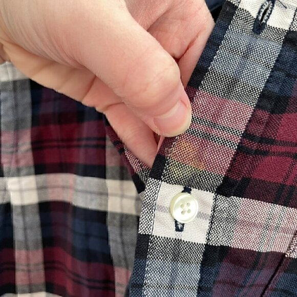 AMERICAN EAGLE Mens Classic Fit Burgundy Red Navy Plaid Long Sleeve Button Down - Picture 6 of 13